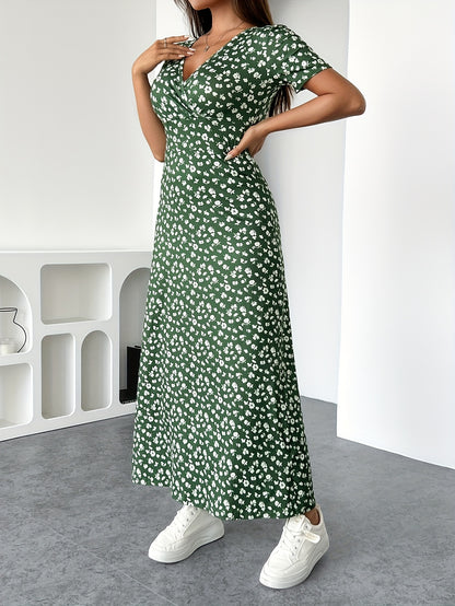 Summer Temperament, Elegant and Fashionable Design, and Loose Fitting, Suitable for Date Gatherings, Small Floral V-neck Dress