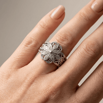 Anello in Argento con Fiore e Zirconia