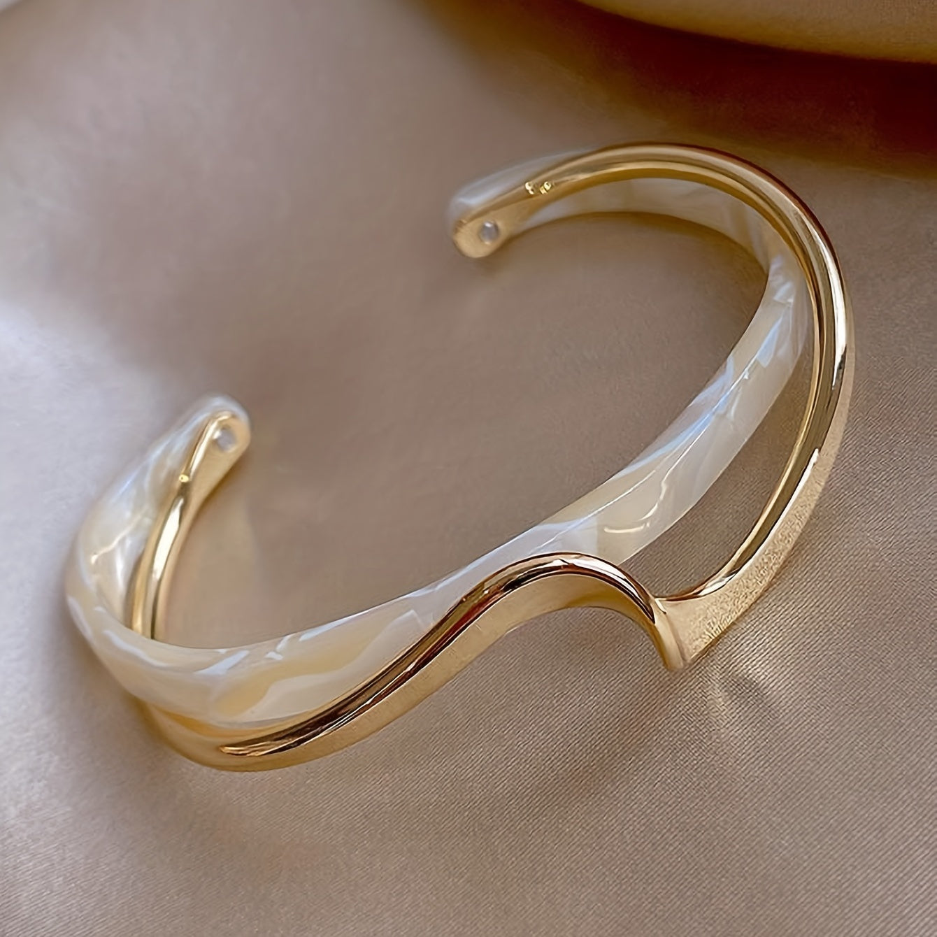 Bracciale Rigido a Forma di Onda Placcato in Oro 18K