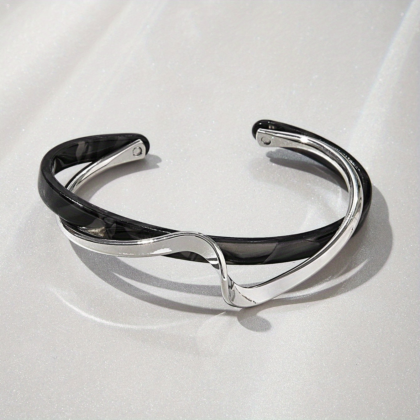 Bracciale Rigido a Forma di Onda Placcato in Oro 18K