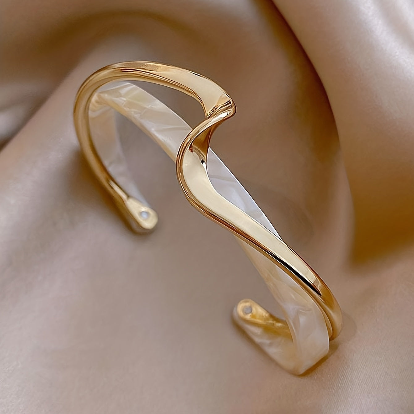Bracciale Rigido a Forma di Onda Placcato in Oro 18K