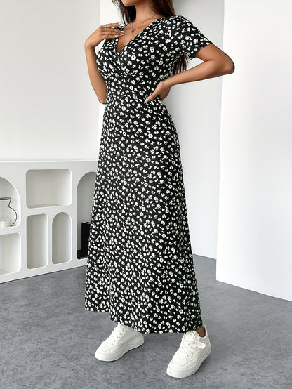 Summer Temperament, Elegant and Fashionable Design, and Loose Fitting, Suitable for Date Gatherings, Small Floral V-neck Dress