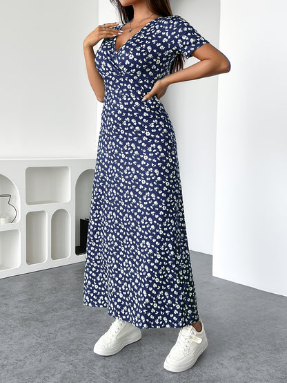 Summer Temperament, Elegant and Fashionable Design, and Loose Fitting, Suitable for Date Gatherings, Small Floral V-neck Dress